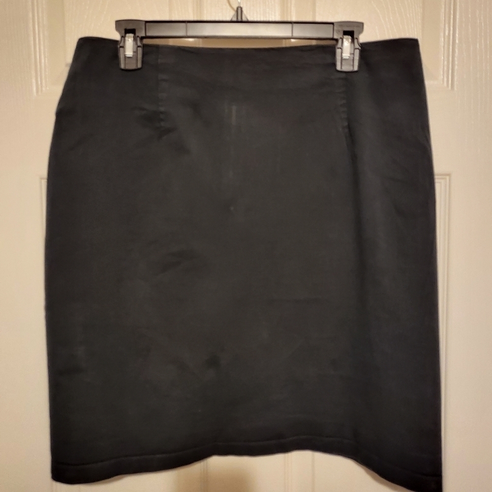 Briggs New York Plus size black stretch skirt